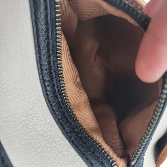 The Sak Leather Crossbody Purse - Picture 8 of 12